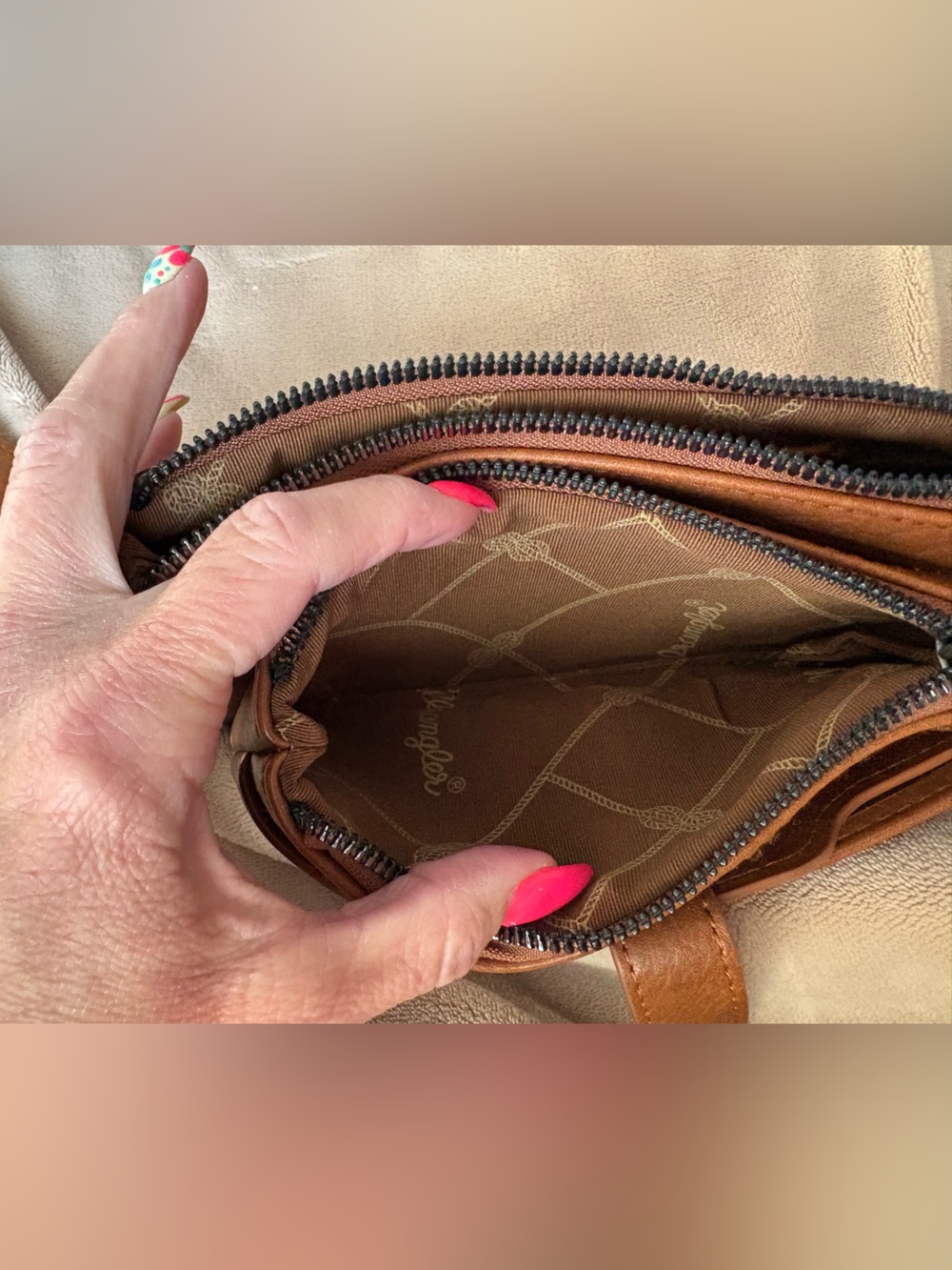 Wrangler Chestnut Brown Crossbody with Branded Strap - Picture 5 of 7